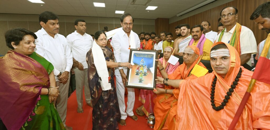CM KCR gets Shivite Swamijis blessings