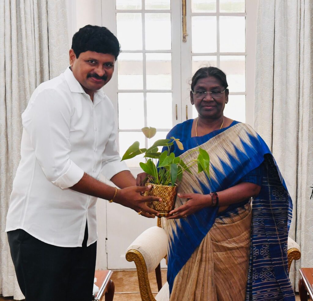 President Murmu appreciates MP Santosh’s GIC
