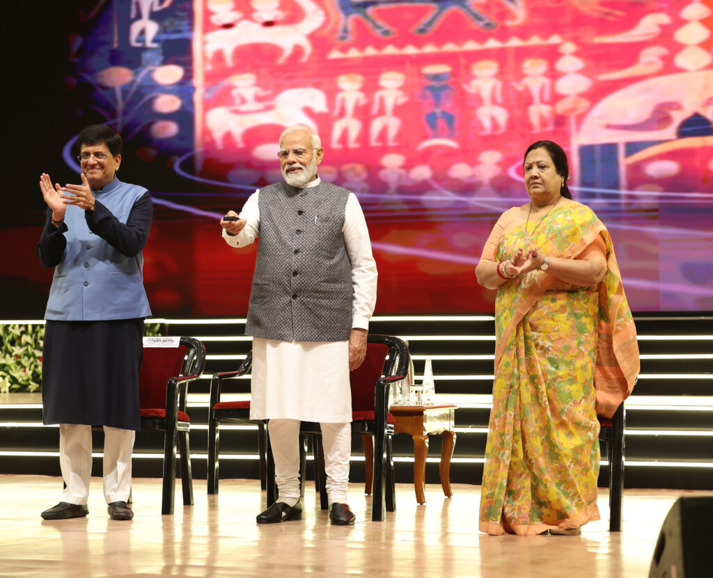 Modi tells textile industry to grow global