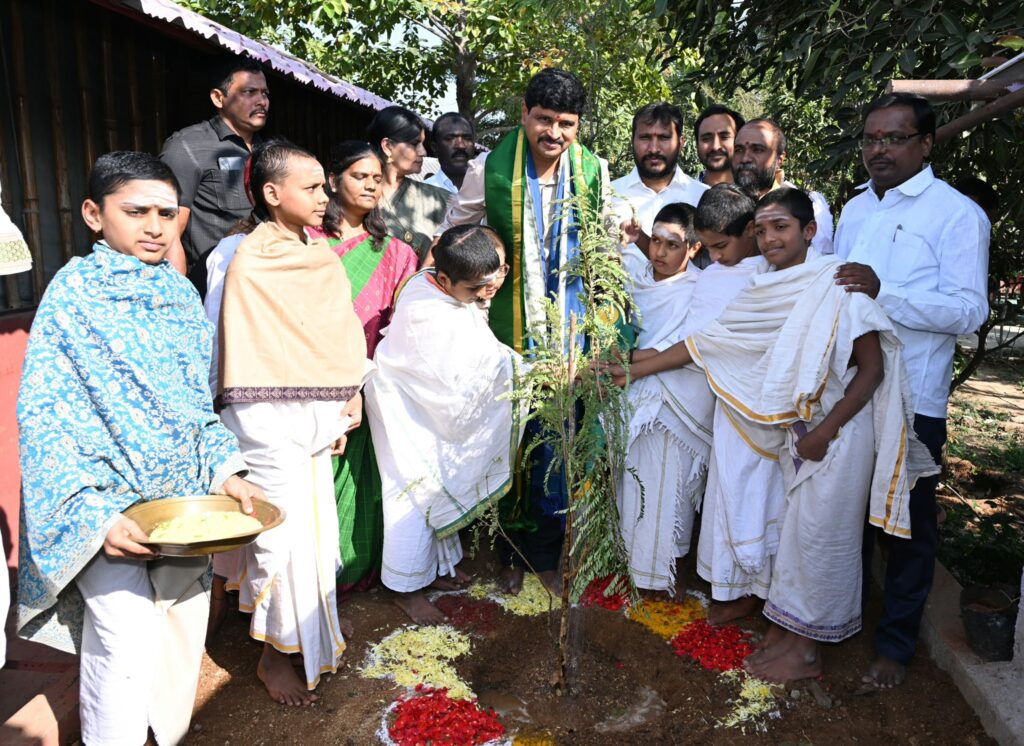 Ex-MP Santosh celebrates birthday, plants saplings